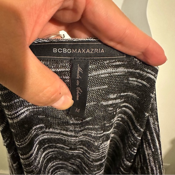 BCBGMaxAzria sleeveless faux Wrap around top, size medium, gray/black - Picture 4 of 16